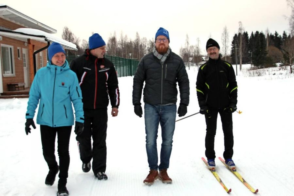 Muun muassa Arja Pirhonen, Sauli Tuomisto ja Matias Valoaho vastaavat maakuntaviestin onnistumisesta. Jussi Tikka oli testaamassa loppiaisena hiihdettävää maakuntaviestin latu-uraa.