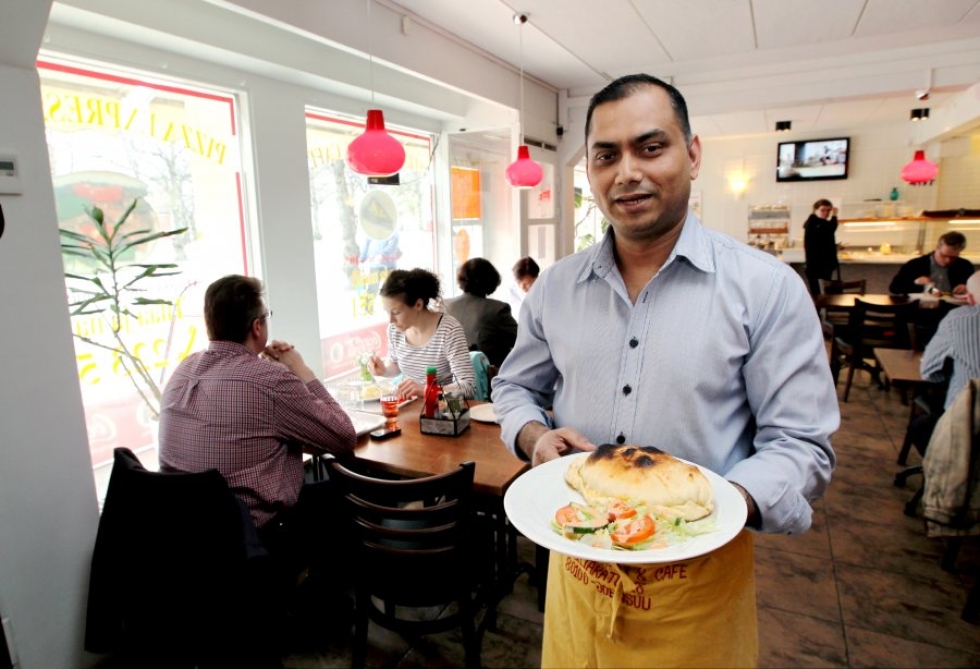 Pizza Express & Cafen MD. Awrango Jeb kertoo, että lounasaika on pitserialle tärkein.