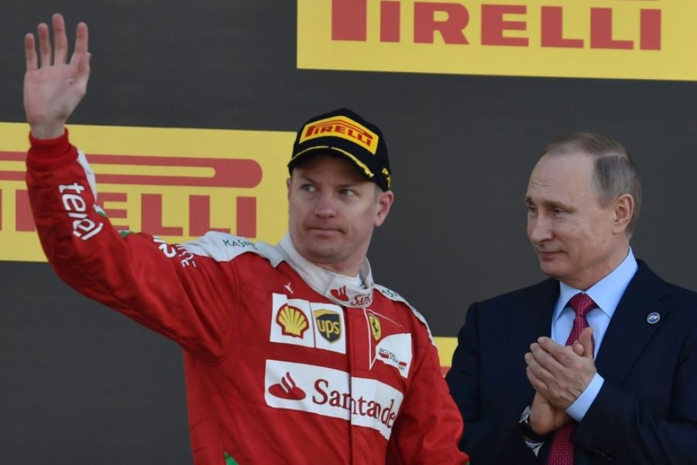 "Ei tämä nyt mikään pettymys ollut, viikonloppu oli aika hankala. Parempi kuin ei mitään", Räikkönen sanaili. LEHTIKUVA/AFP