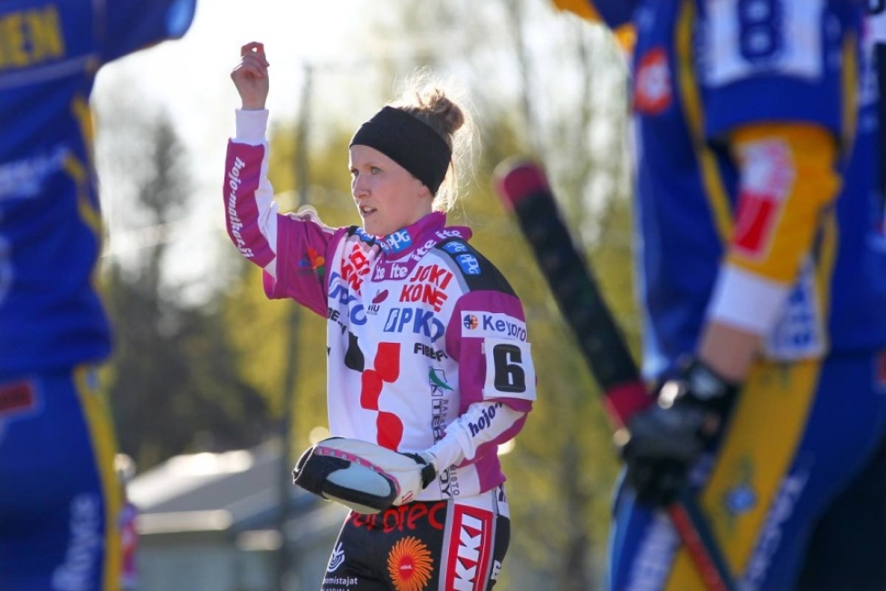 Niina Härkönen lukkaroi joukkueensa voittoon sunnuntaina Turussa.