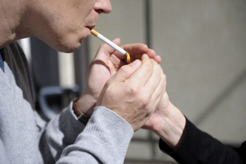 Myös elämäntapatekijät kuten tupakointi ja ylipaino altistavat laskimoveritulpille. LEHTIKUVA / ANNI REENPÄÄ