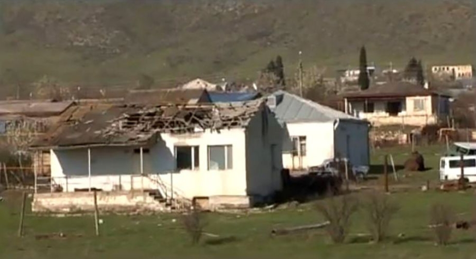 Vuoristo-Karabahin separatistihallinnon välittämässä kuvassa kerrotaan näkyvän yhteenotoissa vaurioituneita rakennuksia. LEHTIKUVA / AFP