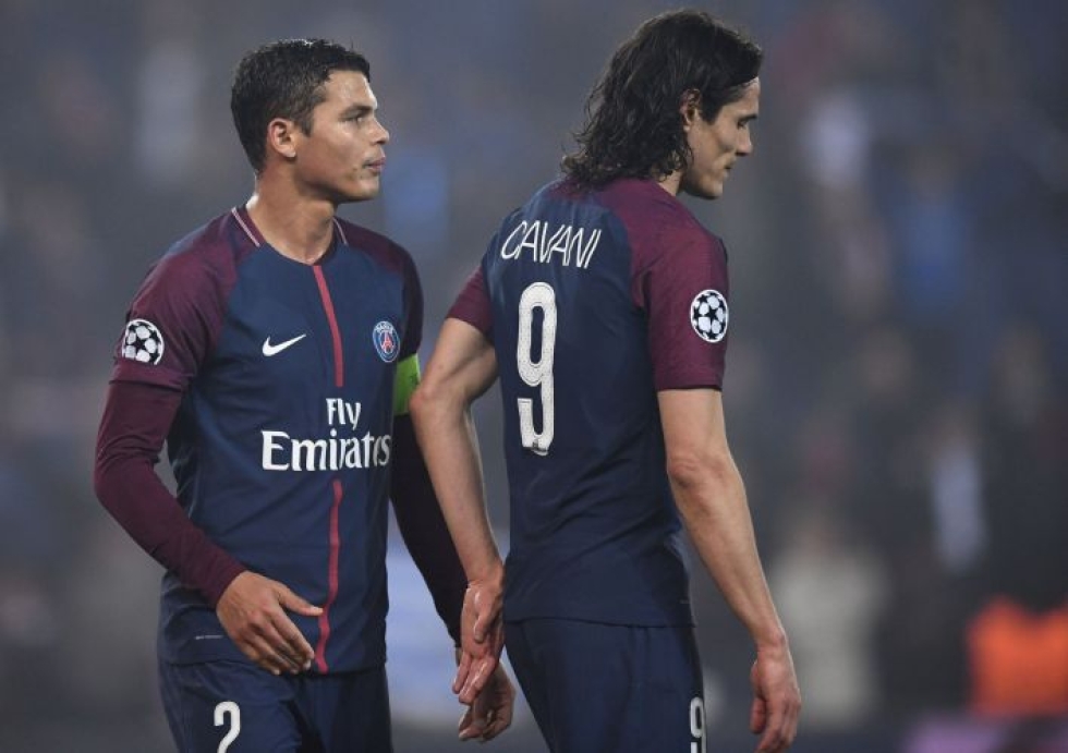 Ranskan liigasta jäi pelaamatta kymmenen kierrosta. Kuvassa PSG:n Thiago Silva (vas.) ja Edinson Cavani. LEHTIKUVA/AFP