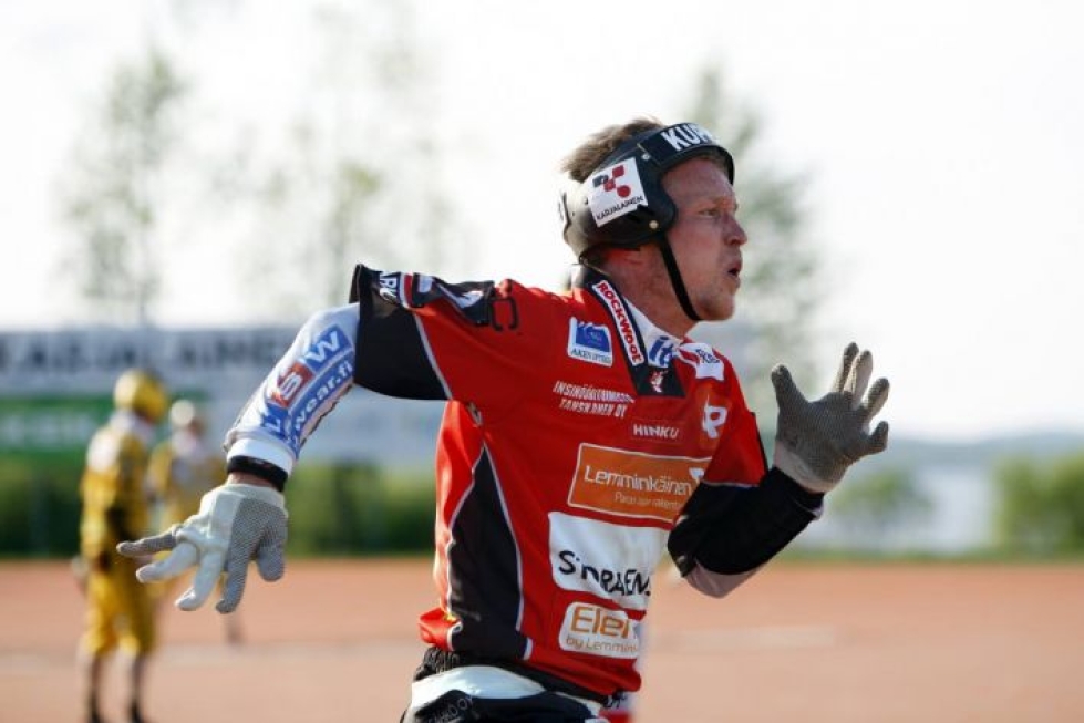 Pasi Kokkonen pelasi pelaajaurallaan myös JoMassa ja KiPassa, kuvassa kiteeläisten paidassa toukokuussa 2010.