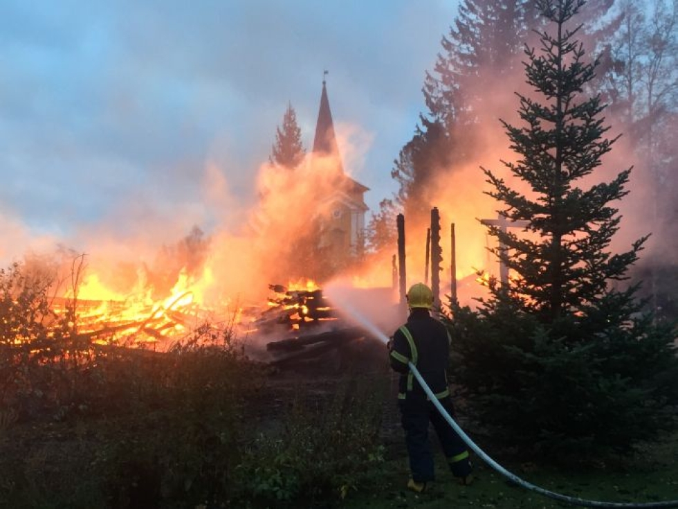 Kiihtelysvaaran kirkko tuhoutui tulipalossa sunnuntaina 23. syyskuuta.