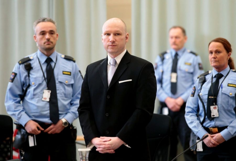 Norjan valtion asianajajat ovat sanoneet, teetä Anders Behring Breivik on pidettävä eristettynä, sillä hän on äärimmäisen vaarallinen. LEHTIKUVA/AFP