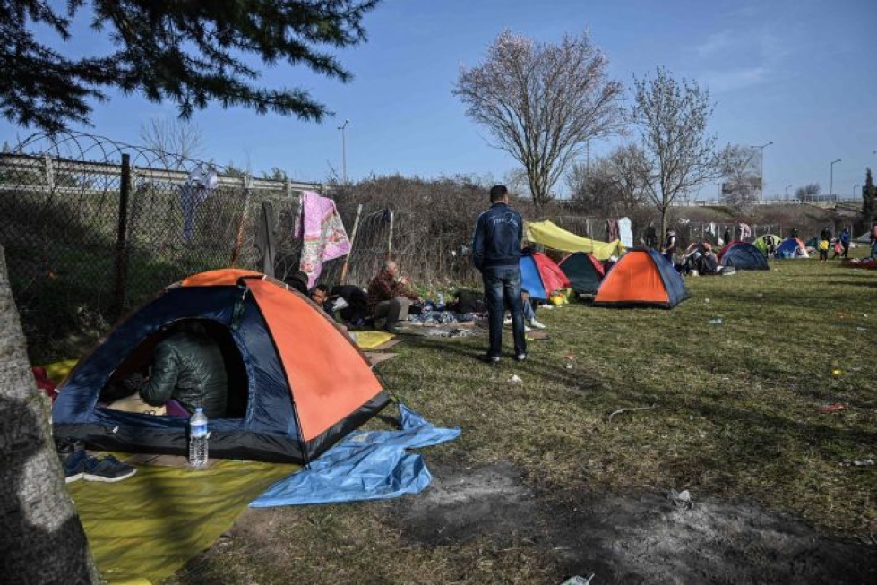 Kreikka jäädytti turvapaikkahakemusten vastaanoton noin kuukausi sitten, kun Turkki avasi Kreikan ja Bulgarian vastaiset rajansa siirtolaisille ja pakolaisille. LEHTIKUVA/AFP