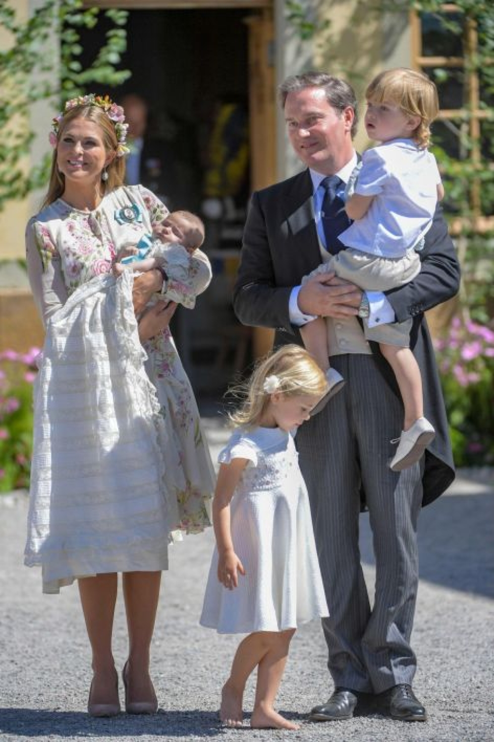 Päätös supistaa Ruotsin kuningashuoneen kokoa. Prinsessa Madeleinen ja prinssi Carl Philipin lapset ovat jatkossakin kuninkaallisen perheen jäseniä ja pitävät heille myönnetyt herttuan ja herttuattaren arvonsa. LEHTIKUVA/AFP