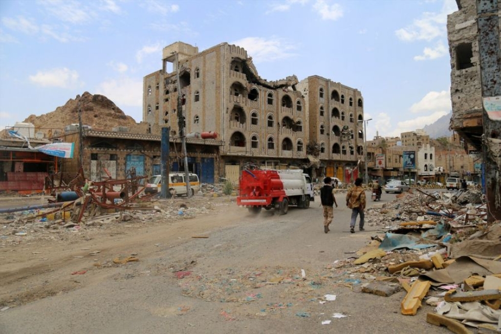 Jemenin taisteluiden jälkiä Taezin kaupungissa kuun alussa. Maahan yritetään nyt saada neljättä kertaa pitävä tulitauko. LEHTIKUVA/AFP
