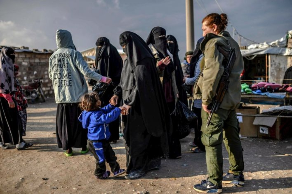 Pääministeri Antti Rinteen mukaan Isisin riveihin lähteneiden naisten ja heidän lastensa kohtelusta yritetään hallituksessa saada nopeasti ratkaisu. Kuva: Lehtikuva/AFP