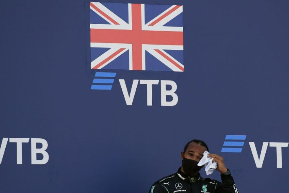 Lewis Hamilton Sotshissa sunnuntaina. LEHTIKUVA / AFP