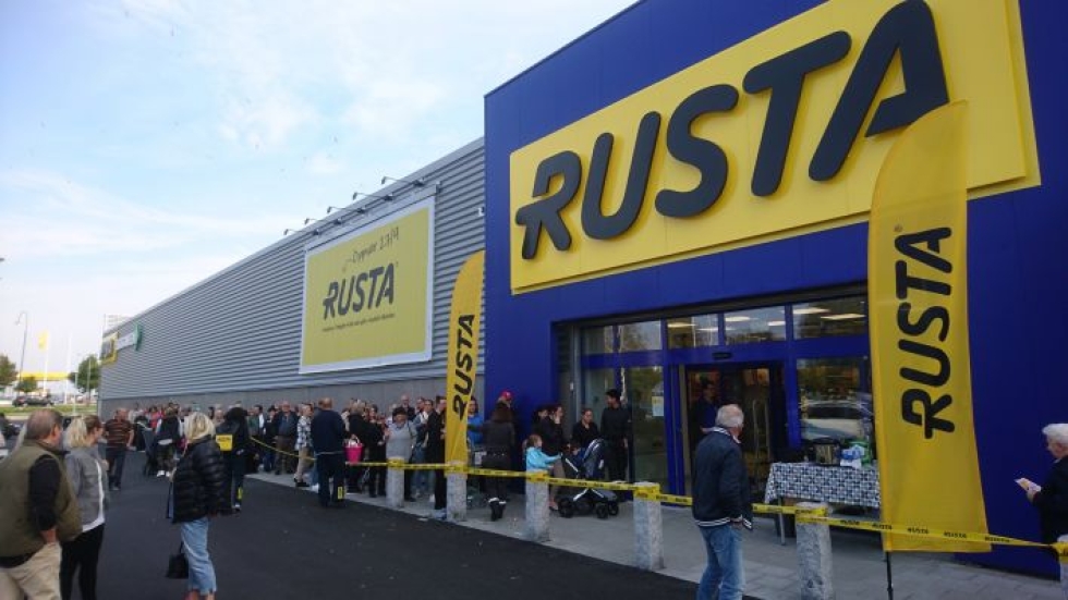 Rustalla on Ruotsissa tasan sata kauppaa, kertoo Suomen maajohtaja Tommy Dolivo. Kuva Landskronan myymälästä.
