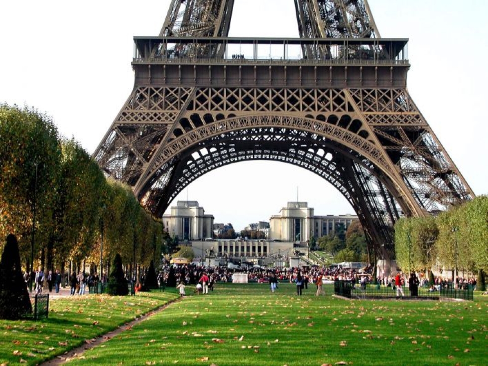 Eiffel-torni on Pariisin symboli ja yksi maailman tunnetuimmista nähtävyyksistä.