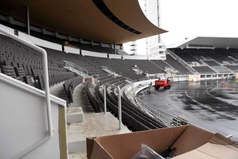 Remontoitava Helsingin Olympiastadion tänään. Usean vuoden remontin alla ollut stadion on määrä avata ensi vuoden elokuussa. LEHTIKUVA / JUSSI NUKARI