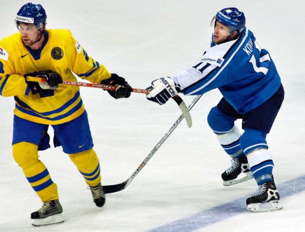 Peter Forsberg ja Saku Koivu vuoden 2003 MM-kisoissa Helsingissä. Forsberg ja kumppanit päättivät leijonien MM-taipaleen ikimuistoisessa puolivälieräottelussa. Ruotsi kärsi kuitenkin loppuottelussa tappion Kanadalle.