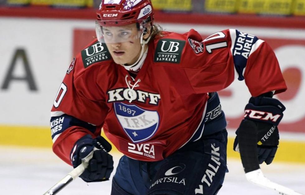 HIFK:n Roope Hintz on yksi miesten maajoukkuueessa debyyttinsä tekevistä kiekkoilijoista. LEHTIKUVA / Jussi Nukari