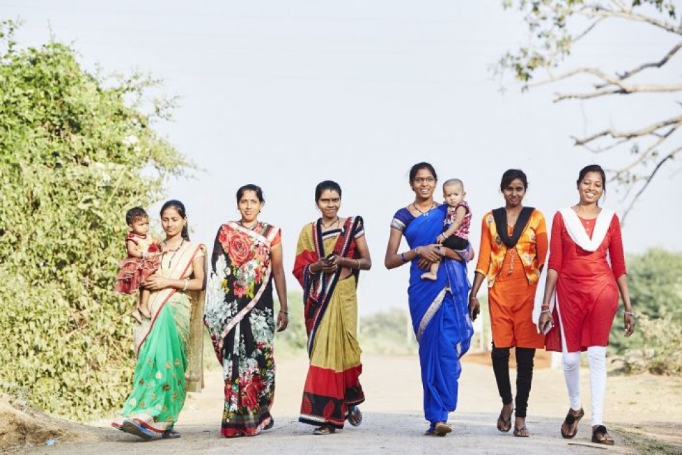 Bhumika (vas.), Hemila, Hemkumari, Yamla, Heimlata ja Reena ovat nuoria naisia ja esimerkkejä yhteiskunnan muutoksesta.