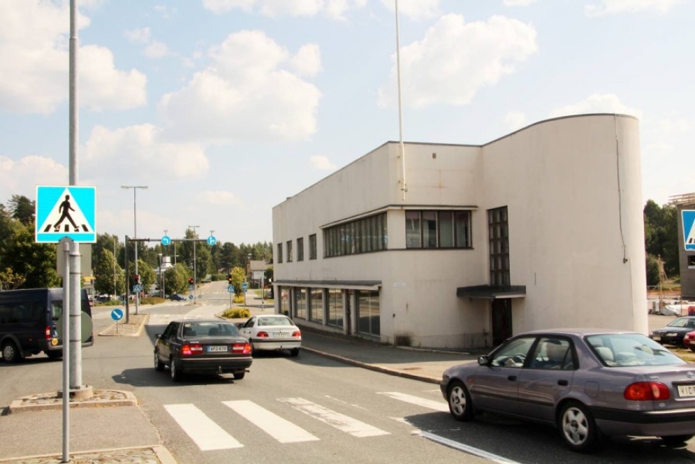 Kiteen myynnissä oleva funkistalo on rakennettu vuonna 1939 ja sen yhteyteen liikesiipi vuonna 1959.
