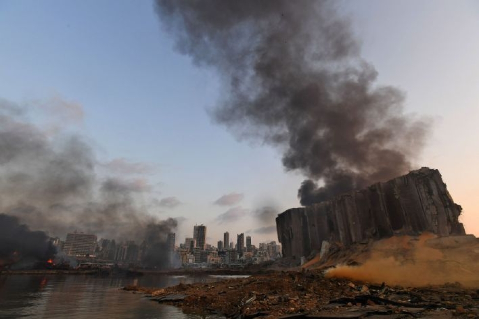 Suomalaisprofessori arvioi, että tärkeän tuontisataman osittainen tuhoutuminen lisää jännitteitä 
Beirutissa. LEHTIKUVA/AFP