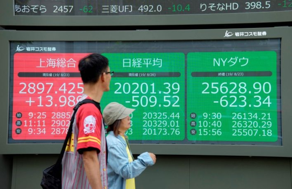 Tokion pörssin Nikkei-indeksi oli avaushetkellä 2,6 prosenttia pakkasella. LEHTIKUVA/AFP