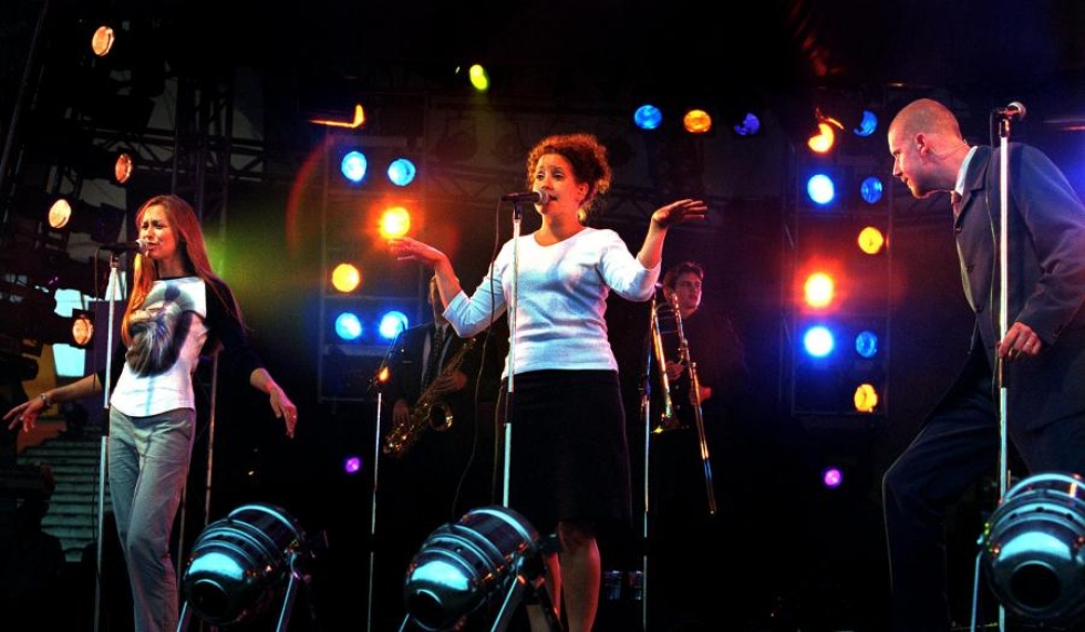Ultra Bra esiintyi vuonna 1999 Joensuussa Ilosaarirockissa.