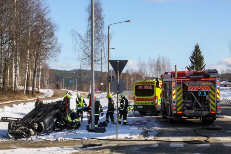 Onnettomuus tapahtui Kuopiontien ja Porokyläntien risteyksessä viime huhtikuussa.