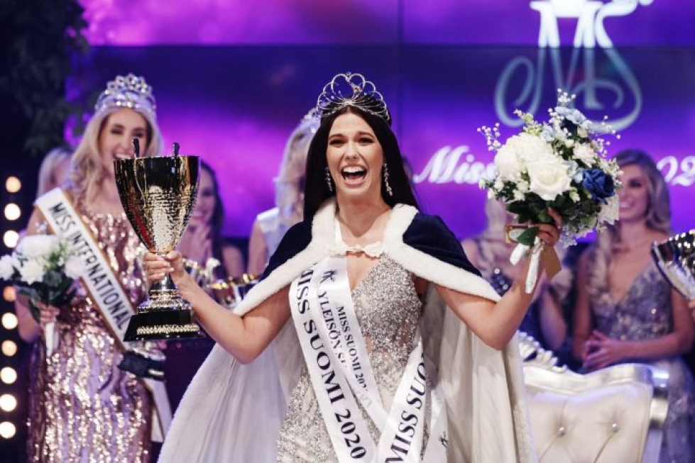 Viivi Altonen valittiin myös yleisön suosikiksi Miss Suomi -finaalissa Keravalla lauantaina. LEHTIKUVA / Roni Rekomaa