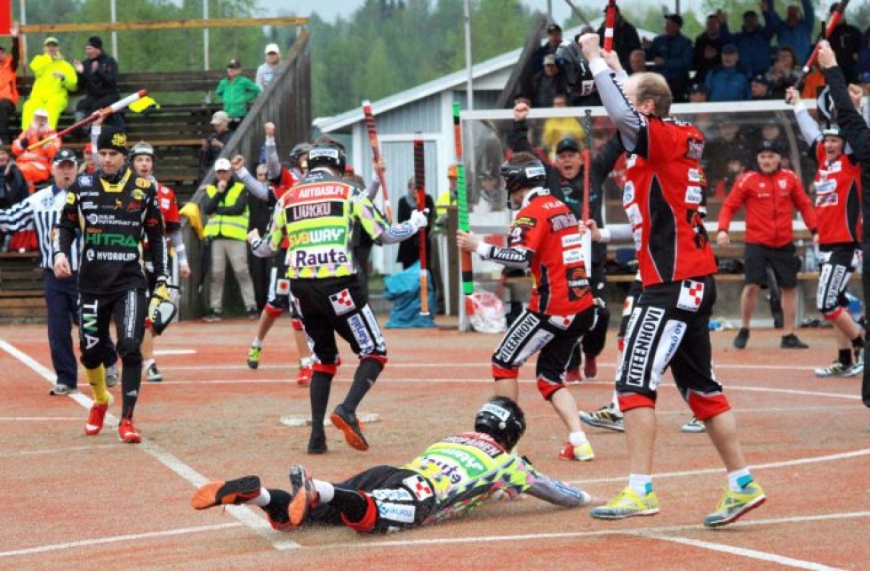KiPa pääsi juhlimaan kahden pisteen voittoa, kun Ville Liukku löi supervuorossa "kahdesti palaneen" Antti-Jussi Toropaisen kotiin.
