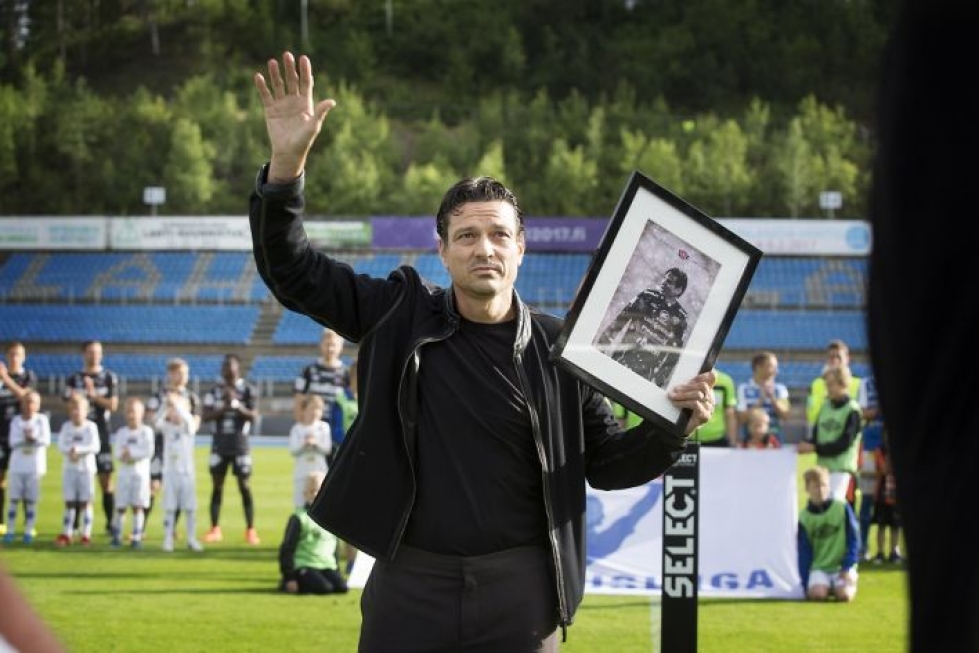 Jari Litmanen sai paikan FC Lahden kunniagalleriassa vuonna 2016.
