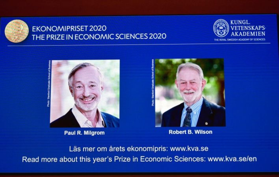 Yhdysvaltalaiset  Paul Milgrom ja Robert Wilson saivat taloustieteen Nobel-palkinnon. He ovat kehittäneet uusia huutokauppatapoja tavaroille ja palveluille. LEHTIKUVA / AFP