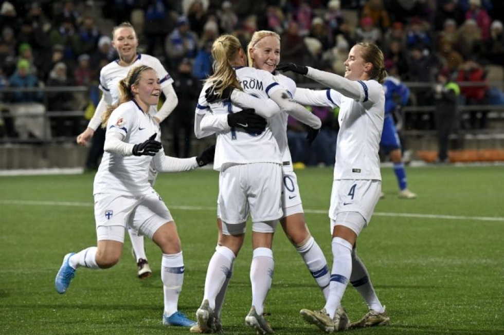 Suomi ehti pelata naisten EM-karsintoja neljä ottelua, kunnes karsinnat joutuivat koronavirusvaaran takia tauolle. LEHTIKUVA / HEIKKI SAUKKOMAA