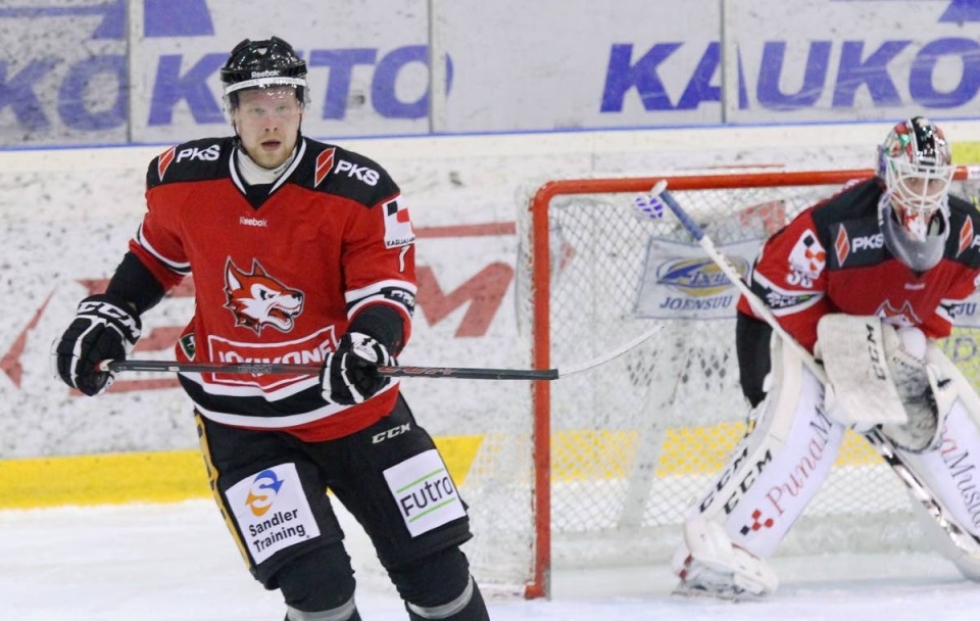Kokenut puolustaja Jarkko Immonen pelasi lauantaina kauden ensimmäisen ottelunsa Suomi-sarjassa pelaavan Jokipoikien riveissä.