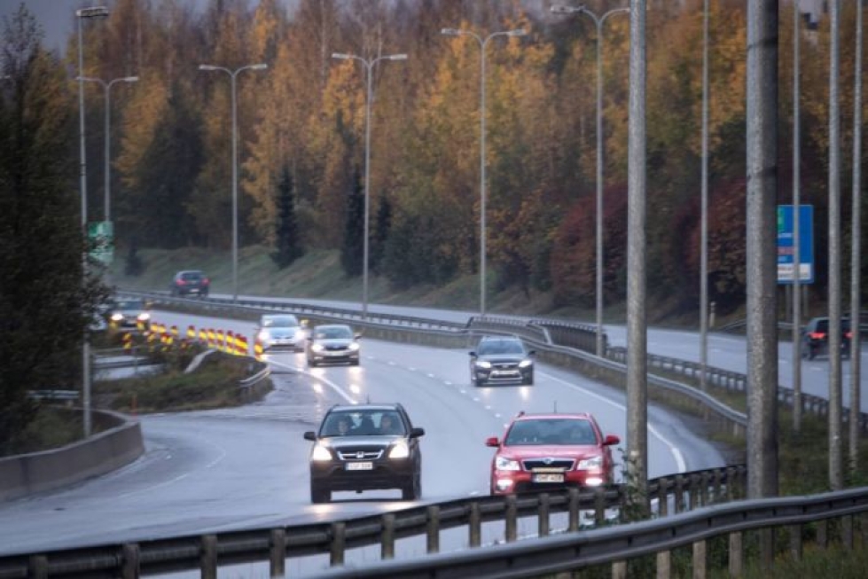 Liikenteen asiantuntija Jorma Mäntynen pitää ideaalitilanteena sitä, että autoilija maksaisi tien käyttämisestä ajankohdan ja sijainnin mukaan reaaliaikaista hintaa.