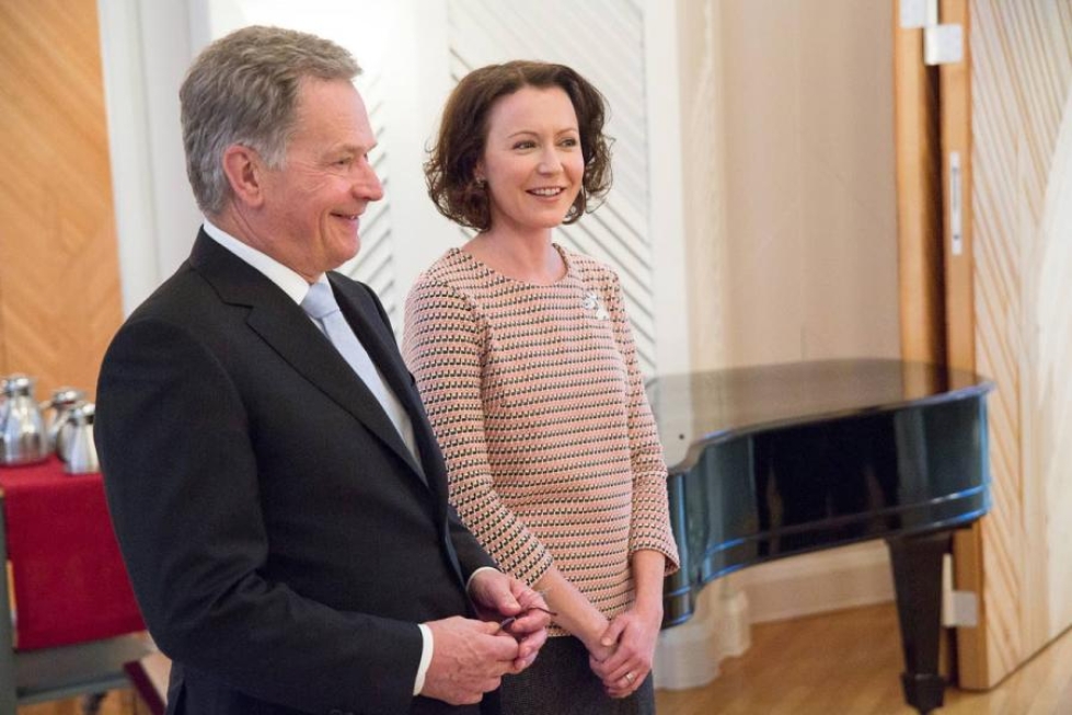 Tasavallan presidentti Sauli Niinistö ja hänen puolisonsa Jenni Haukio vastaanottivat Jukolan viestin sanoman.