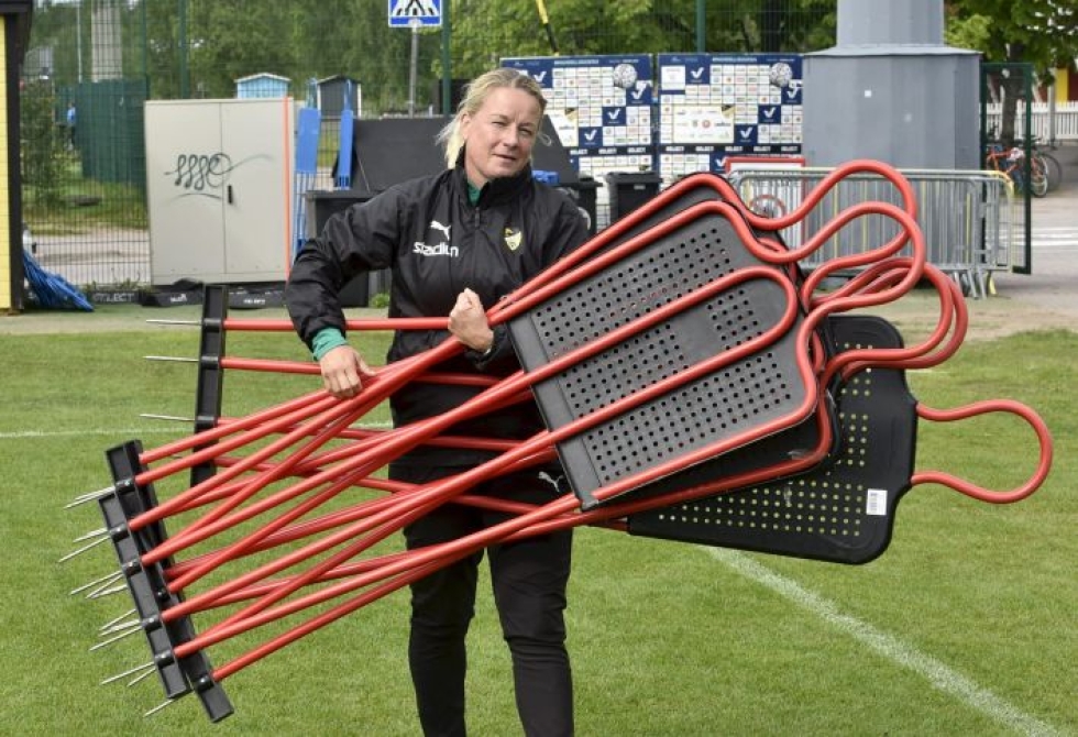Rosa Lappi-Seppälä jatkaa Hongan päävalmentajana kauden loppuun, minkä jälkeen hän siirtyy Suomen naisten jalkapallomaajoukkueen valmennusryhmään. LEHTIKUVA / JUSSI NUKARI