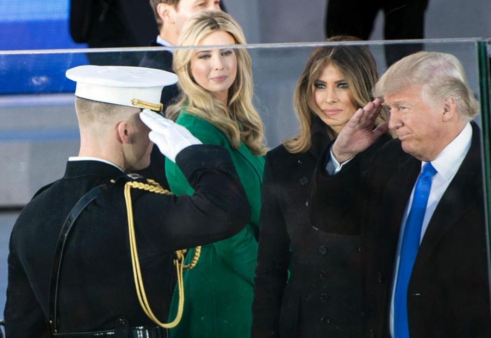 Donald Trump, hänen puolisonsa Melania (2. oik.) ja tytär Ivanka osallistuivat alkavaa presidenttikautta juhlistavaan konserttitapahtumaan Washingtonissa. LEHTIKUVA/AFP
