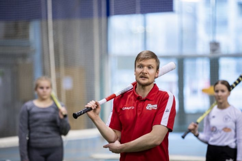 Petri Pennanen vetää tälläkin viikolla pesäpallon yläkoululeirityksiä, jotka ovat osa Joensuun Mailan vahvaa toimintaa.