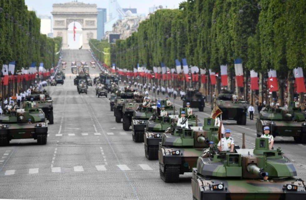 Pariisin sotilasparaati on kuulunut Ranskan kansallispäivän perinteisiin. Lehtikuva/AFP
