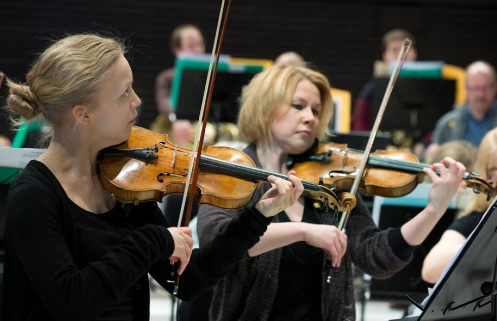 Joensuun kaupunginorkesteri esiintyy Nurmeksen Joulumusiikki -tapahtumassa 7.12.