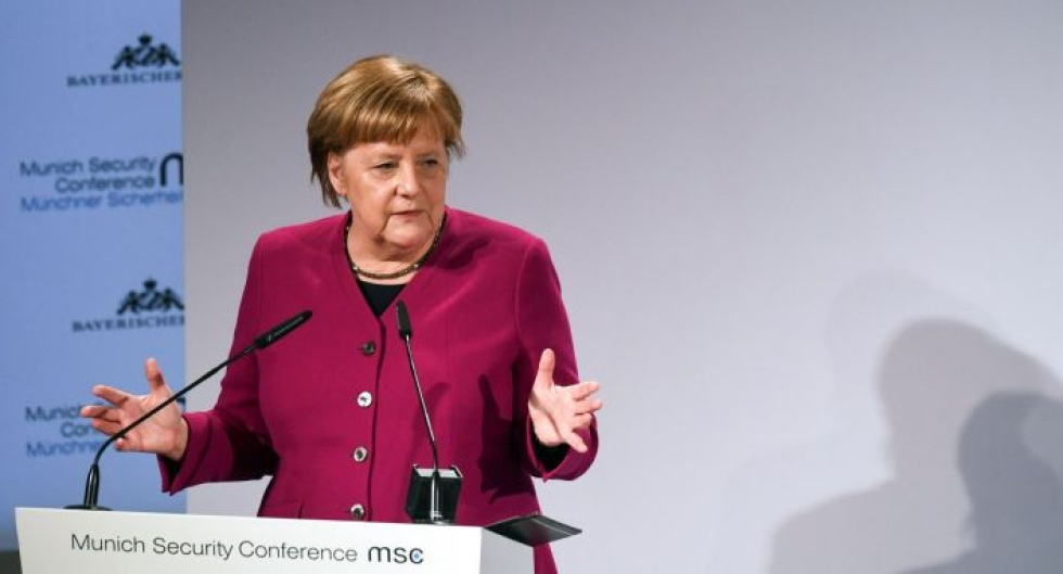 Merkel käytti oman puheenvuoronsa turvallisuuskonferenssin aluksi. LEHTIKUVA/AFP