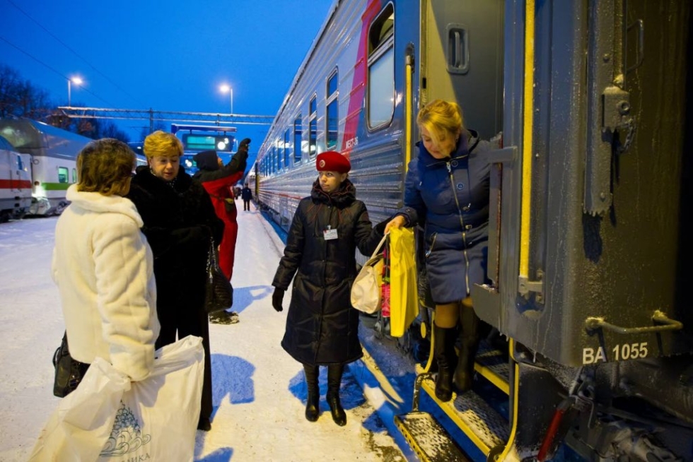 Lauantaiaamuna Joensuun asemalle kolisteli harvinaisia vaunuja. Viimeksi matkustajajuna Venäjältä saapui vuonna 1996.Silloinkin kyse oli tilausjunasta.