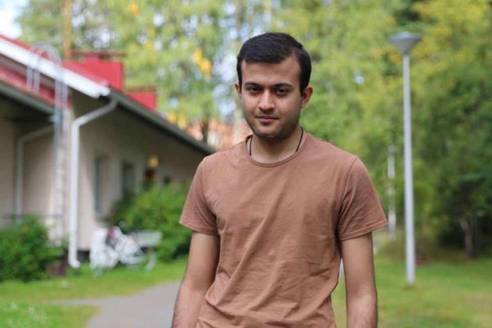 Tänä vuonna 21 vuotta täyttävä Ameer Al-Kulabi vaihtaa Märäjälahden vastaanottokeskuksen maisemat Tampereen yliopistoon.