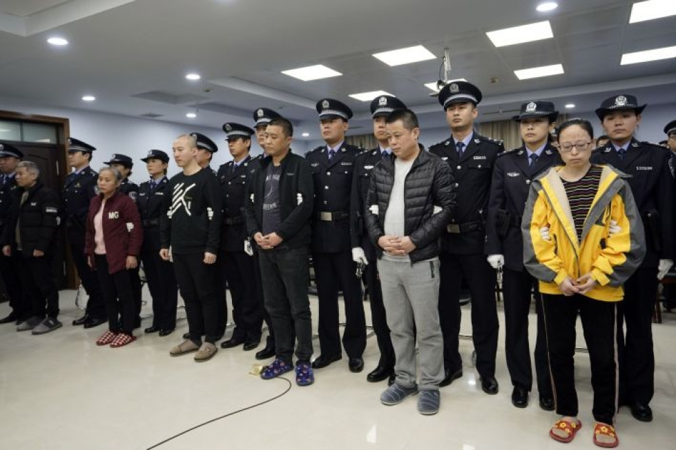 Fentanyylijutun syytetyt seisoivat oikeuden edessä Xintaissa 7. marraskuuta 2019. LEHTIKUVA/AFP