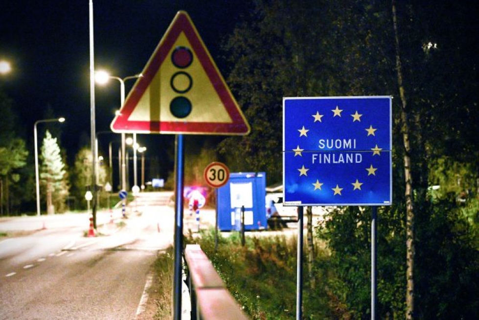 Suomen ja Ruotsin raja Kolarissa myöhään perjantai-iltana. LEHTIKUVA / AKU HÄYRYNEN