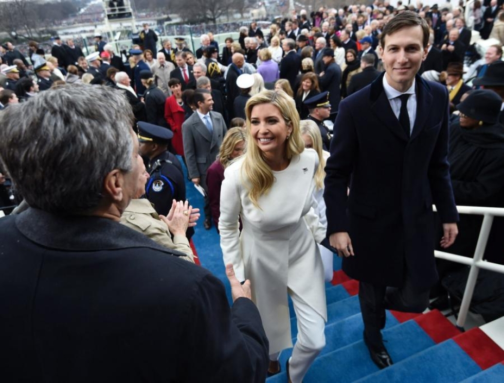 Jared Kushner edusti vaimonsa Ivanka Trumpin rinnalla presidentin virkaanastujaisissa. LEHTIKUVA/AFP