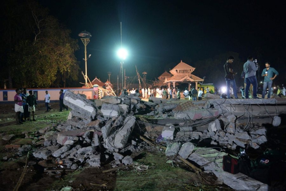 Intiassa syttyneessä temppelipalossa kuoli yli sata ihmistä. Osa hautautui romahtavien rakenteiden alle. LEHTIKUVA/AFP