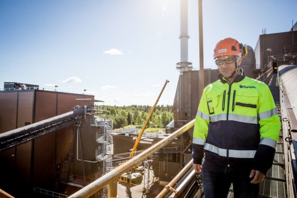 Pitkä polku. Fortumin bioöljyliiketoiminnan päällikkö Kasperi Karhapää etsii markkinoita tuotteelle, jonka lämpöarvon parantamista on tutkittu yrityksessä vuodesta 2014.