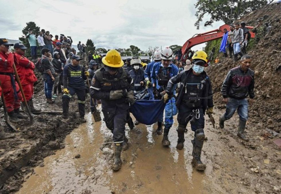 Pelastus- ja raivaustyöt käynnissä Rosasissa Kolumbiassa. Lehtikuva / AFP