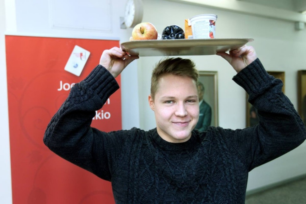 Taneli Pietarila aloitti kevään kirjoitusurakan Joensuun Lyseon lukiossa perjantaina.