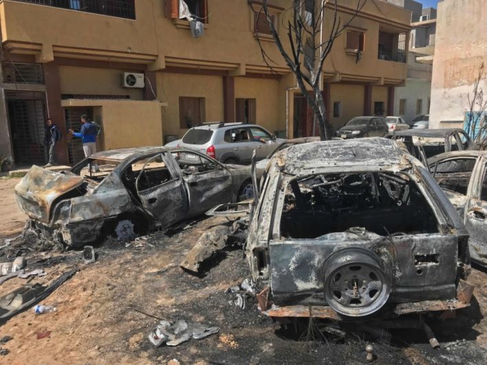 Tripolin katukuvaa raketti-iskujen jälkeen. Lehtikuva / AFP
